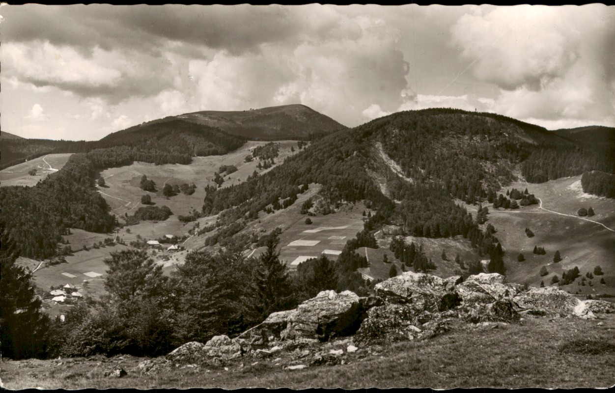 vergrößern: Bildseite historische Ansichtskarte von 1957: Belchen, südl. Schwarzwald Hotel Belchenhaus:: Aitern