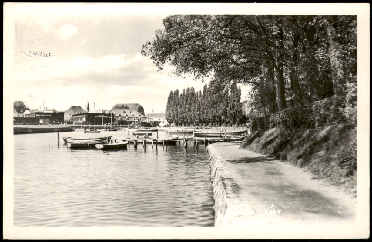 zoom: Image side vintage Postcard from 1956: Neustadt an der Ostsee, Hafen mit Jungfernstieg:: Neustadt (Holstein)