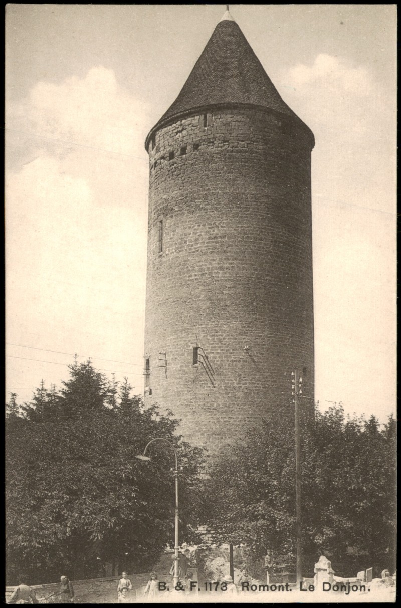 vergrößern: Bildseite historische Ansichtskarte von 1910: Partie Ortsansicht Romont Le Donjon Turm-Gebäude:: Romont FR