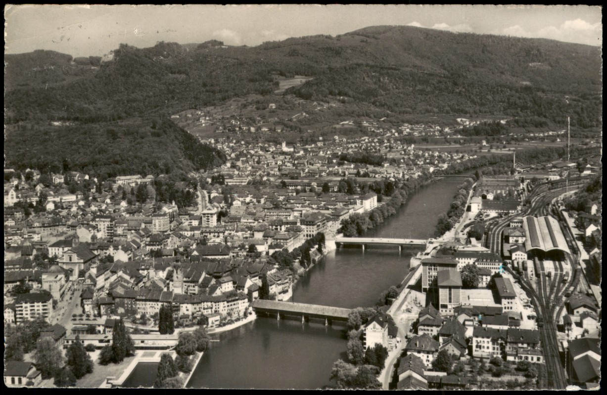 vergrößern: Bildseite historische Ansichtskarte von 1958: Panorama-Anicht v. Flugzeug aus, Flugaufnahme:: Olten