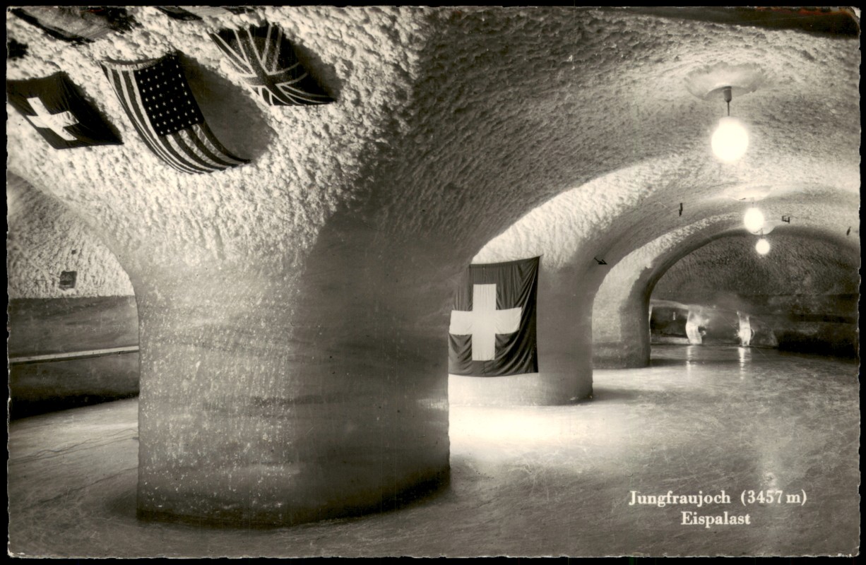 vergrößern: Bildseite historische Ansichtskarte von 1958: Jungfraujoch Eispalast mit Flaggen:: Lauterbrunnen