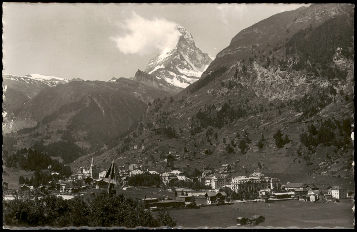 vergrößern: Bildseite historische Ansichtskarte von 1950: Panorama-Ansicht mit Blick zum Matterhorn:: Zermatt