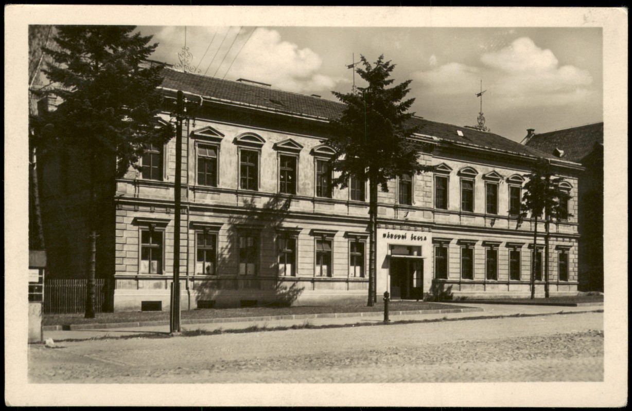 vergrößern: Bildseite historische Ansichtskarte von 1955: Podbořany Národní škola:: Podersam