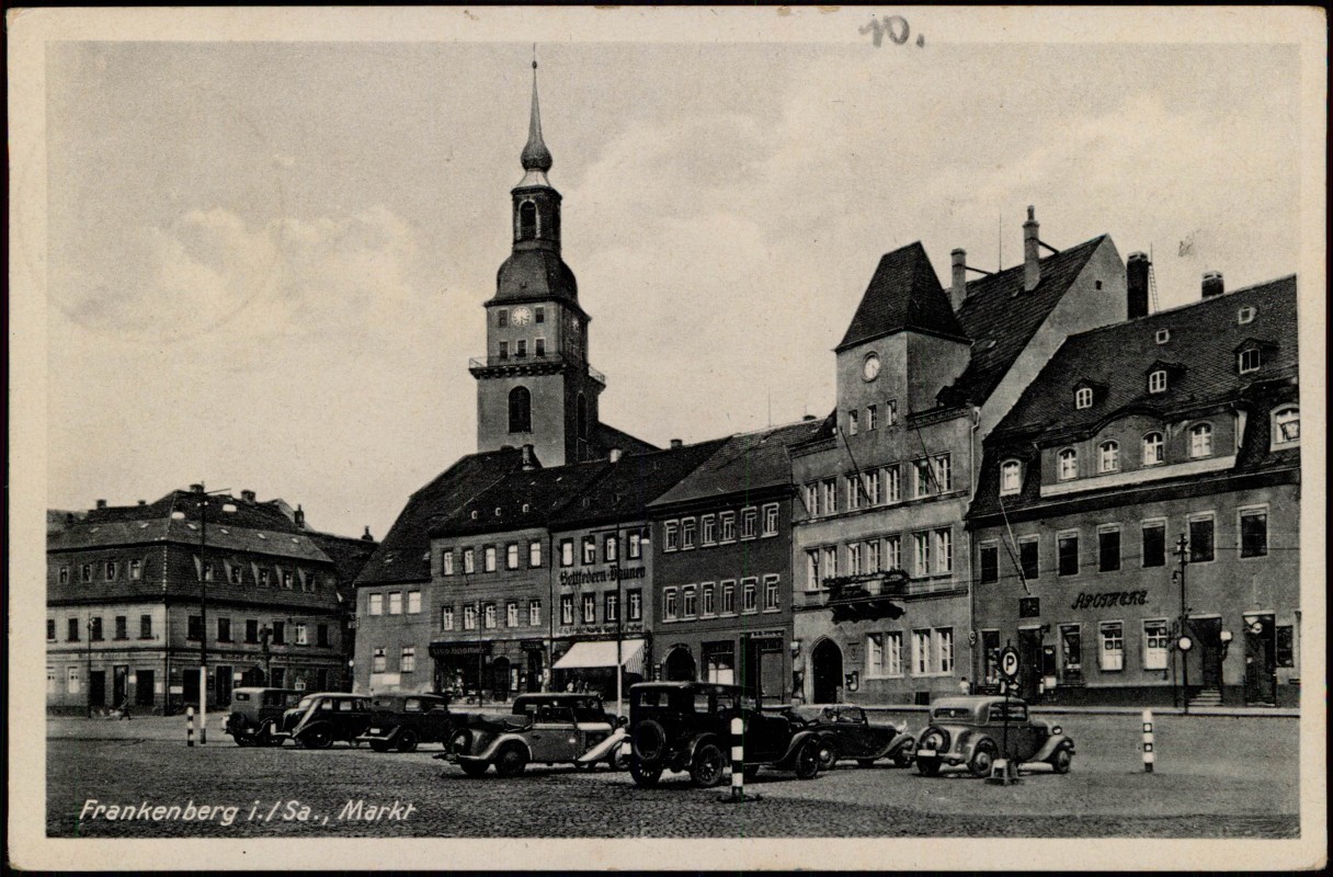 zoom: Image side vintage Postcard from 1940: Marktplatz Autos Apotheke:: Frankenberg (Sachsen)