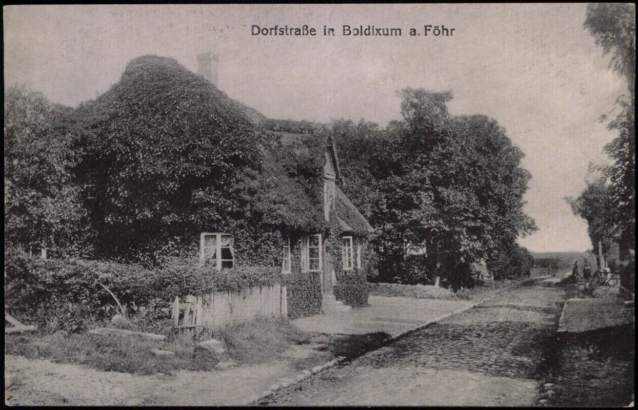 zoom: Image side vintage Postcard from 1915: Dorfstraße Föhr:: Boldixum-Wyk (Föhr)