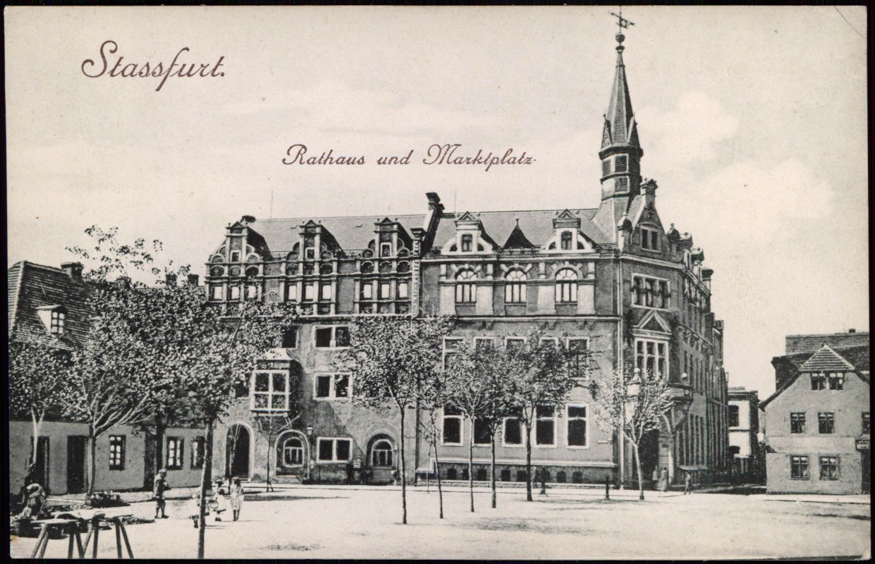 vergrößern: Bildseite historische Ansichtskarte von 1917: Rathaus und Marktplatz:: Staßfurt