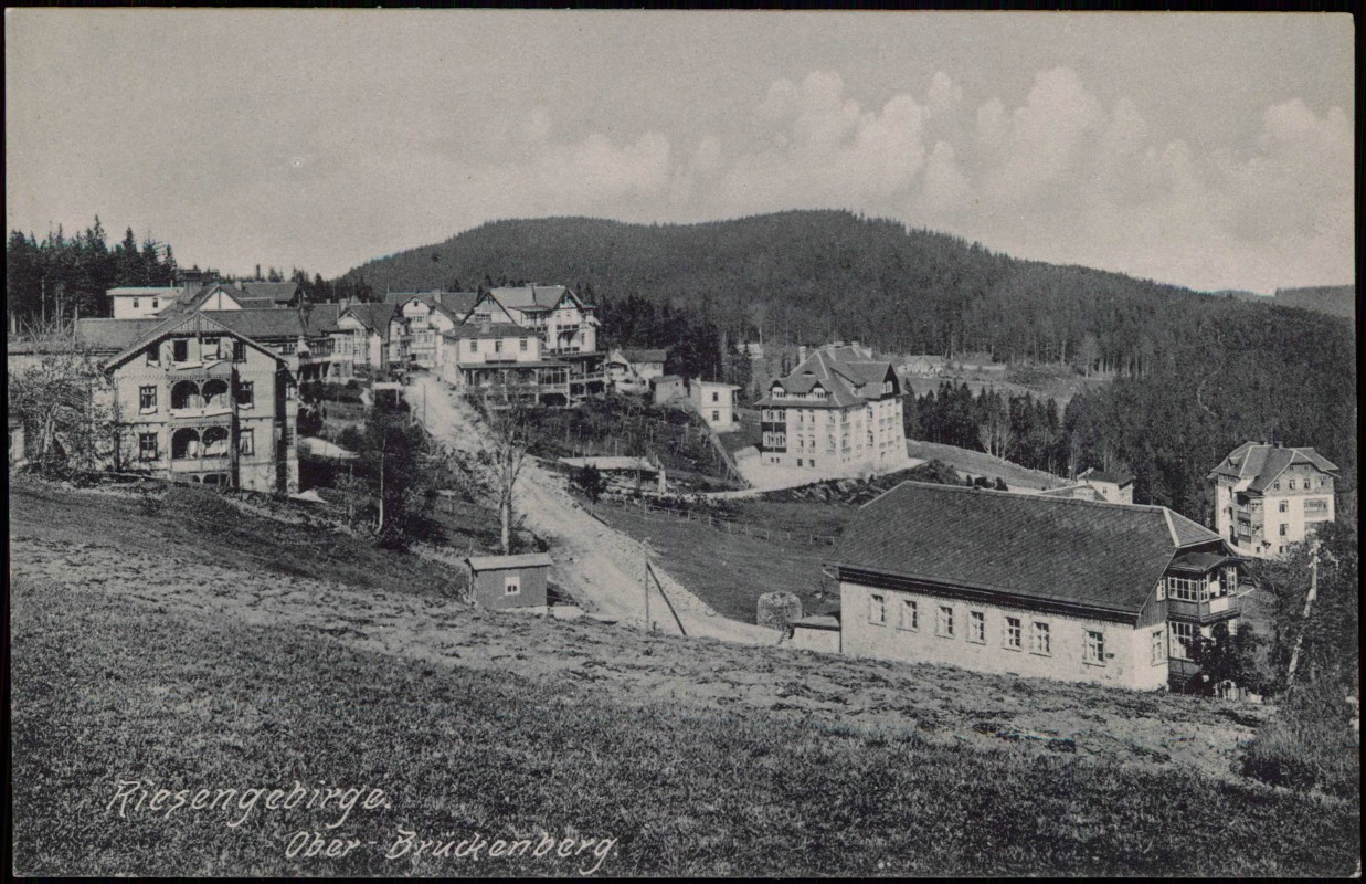 vergrößern: Bildseite historische Ansichtskarte von 1911: Straßenpartie Riesengebirge:: Brückenberg-Krummhübel