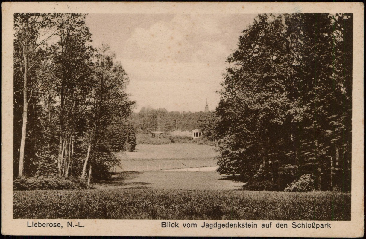 vergrößern: Bildseite historische Ansichtskarte von 1928: Blick vom Jagdgedenkstein auf den Schloßpark:: Lieberose
