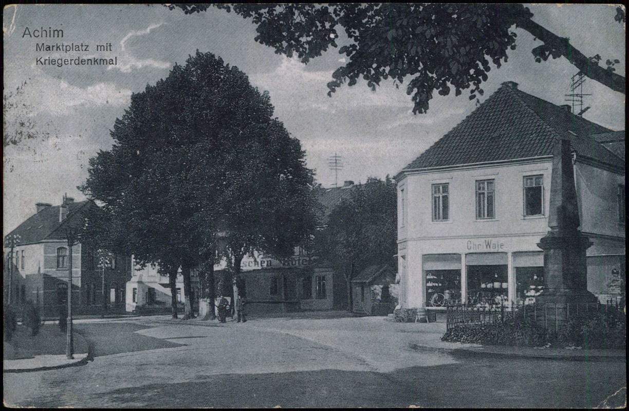 zoom: Image side vintage Postcard from 1921: Marktplatz mit Kriegerdenkmal:: Achim