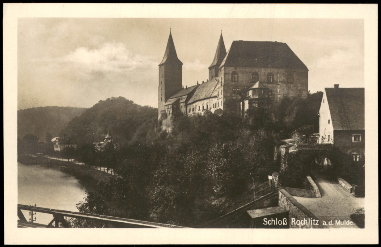 vergrößern: Bildseite historische Ansichtskarte von 1928: Schloß Rochlitz a.d. Mulde Brücke Fotokarte:: Rochlitz