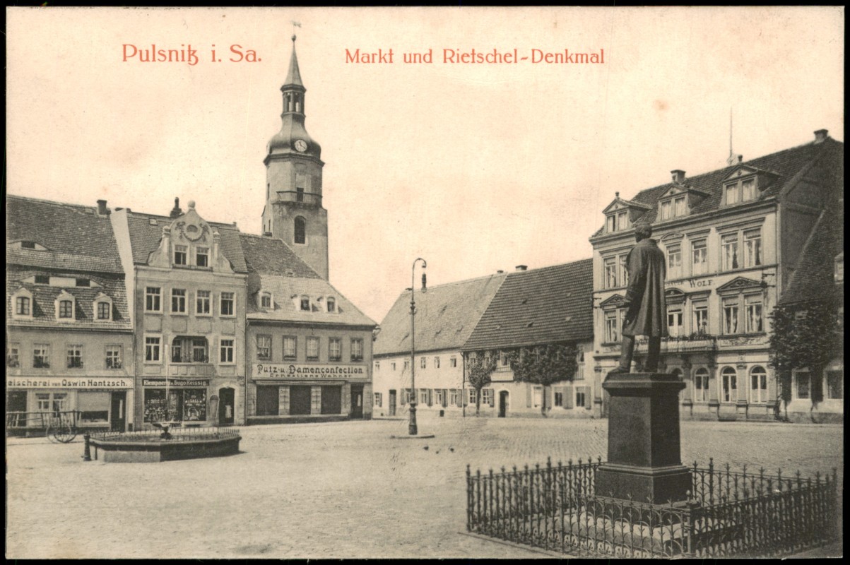 zoom: Image side vintage Postcard from 1910: Marktplatz Geschäfte:: Pulsnitz