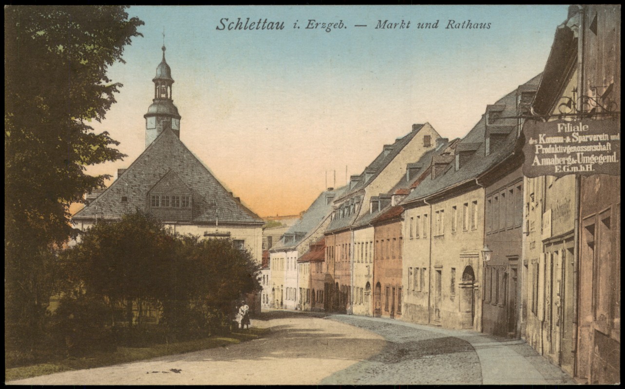 zoom: Image side vintage Postcard from 1910: Marktplatz mit Rathaus und Konsum-Filiale:: Schlettau