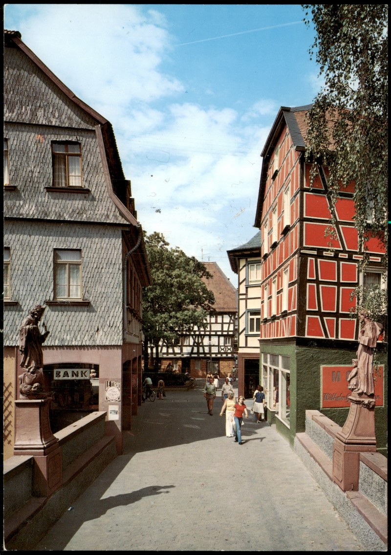 zoom: Image side vintage Postcard from 1970: Ortsansicht, Mittelbrücke, Bank, Geschäft:: Bensheim