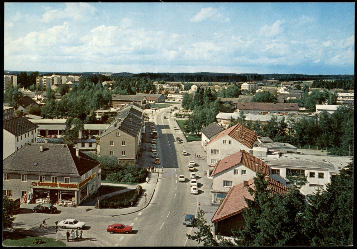 vergrößern: Bildseite historische Ansichtskarte von 1960: Straßen Partie aus der Vogelschau-Perspektive:: Traunreut