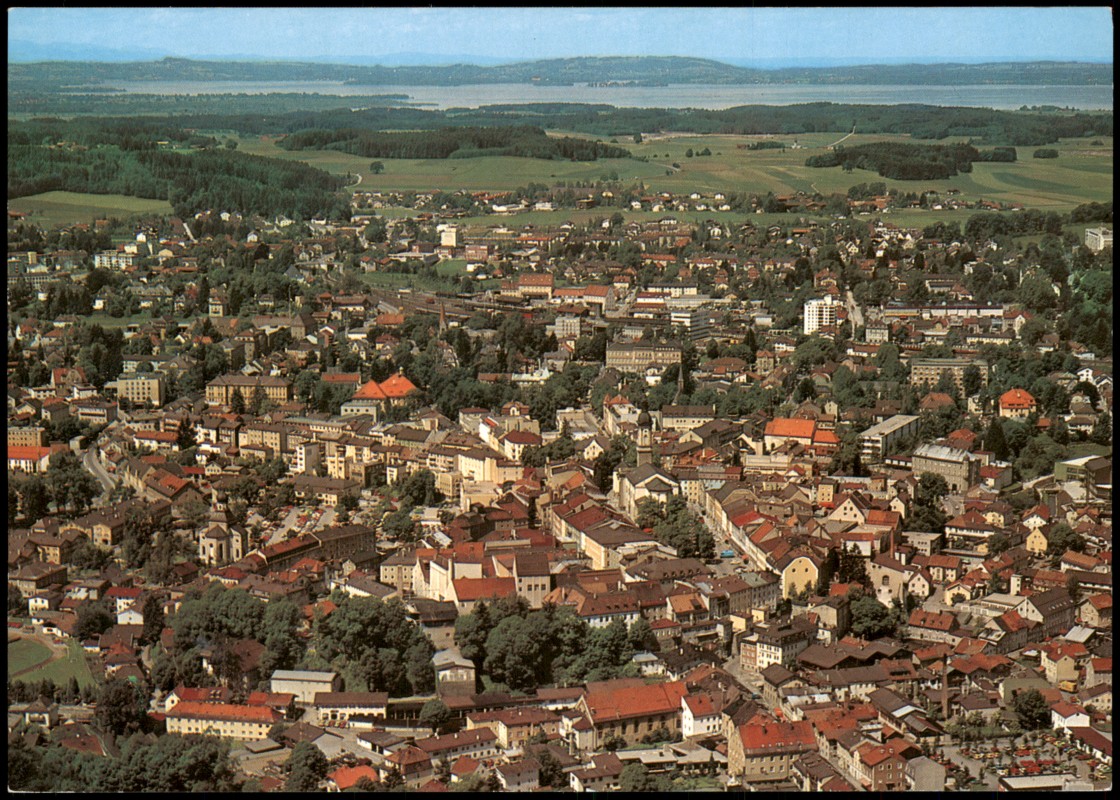 zoom: Image side vintage Postcard from 1980: Luftbild Luftaufnahme Totale vom Flugzeug aus:: Traunstein