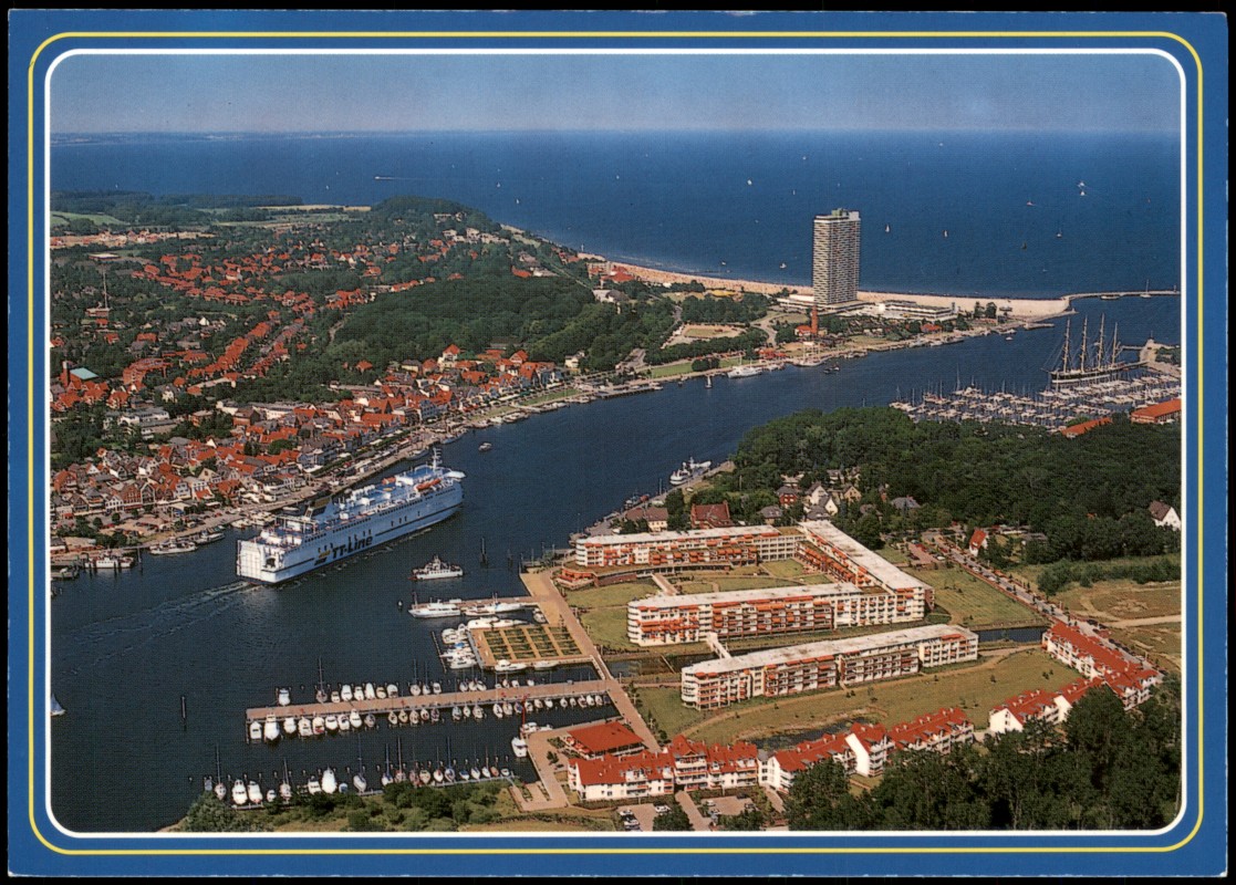 zoom: Image side vintage Postcard from 2000: Luftbild Luftaufnahme Totale v. Flugzeug aus:: Travemünde-Lübeck