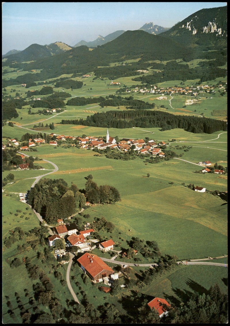 zoom: Image side vintage Postcard from 1980: Panorama-Ansicht, Luftaufnahme einzelner Umgebungs-Häuser:: Törwang-Samerberg
