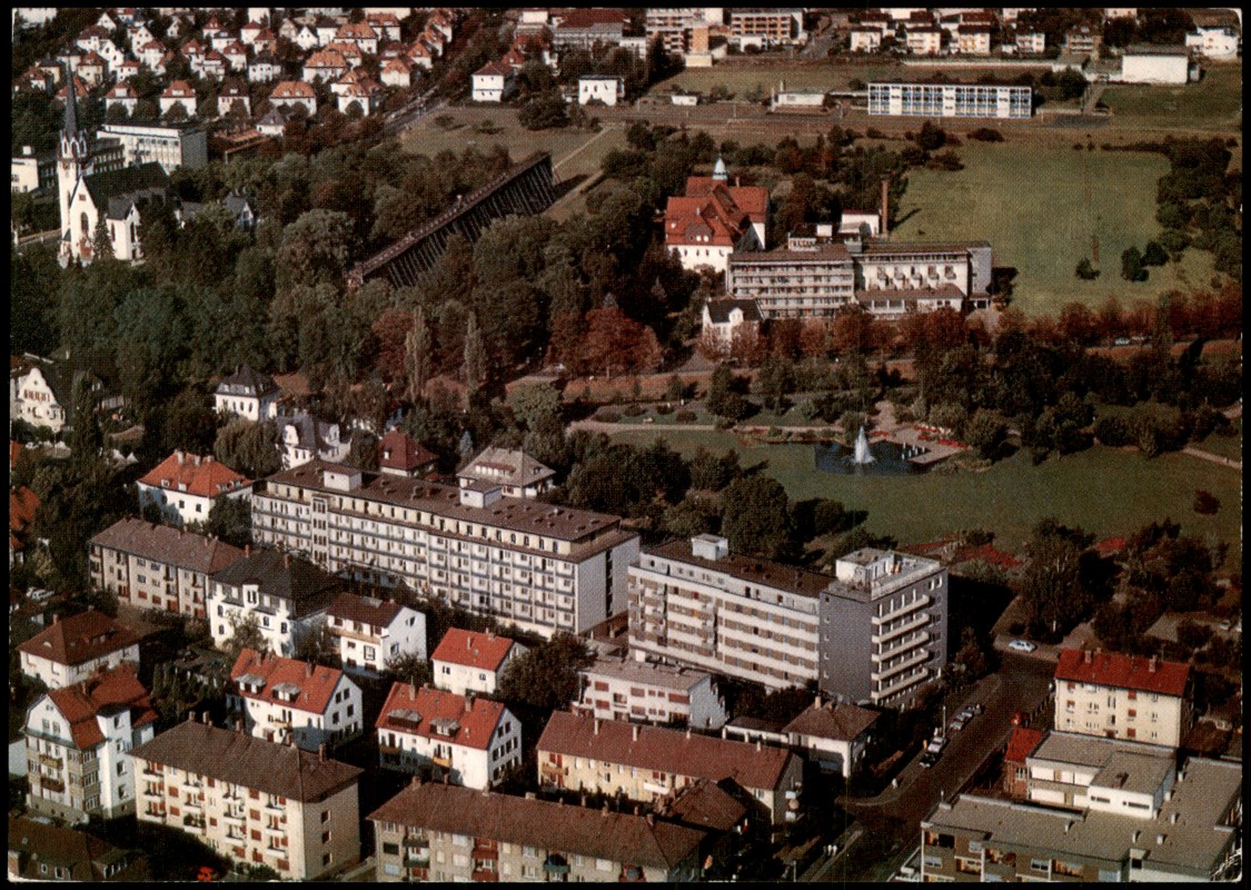 zoom: Image side vintage Postcard from 1980: Luftbild Teilansicht vom Flugzeug aus:: Bad Nauheim