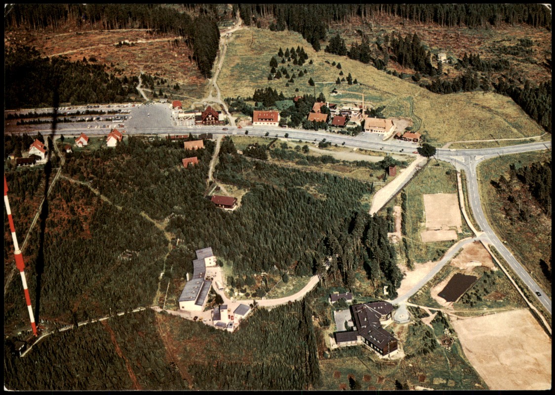 vergrößern: Bildseite historische Ansichtskarte von 1965: Luftbild Luftaufnahme:: Torfhaus (Harz)-Altenau