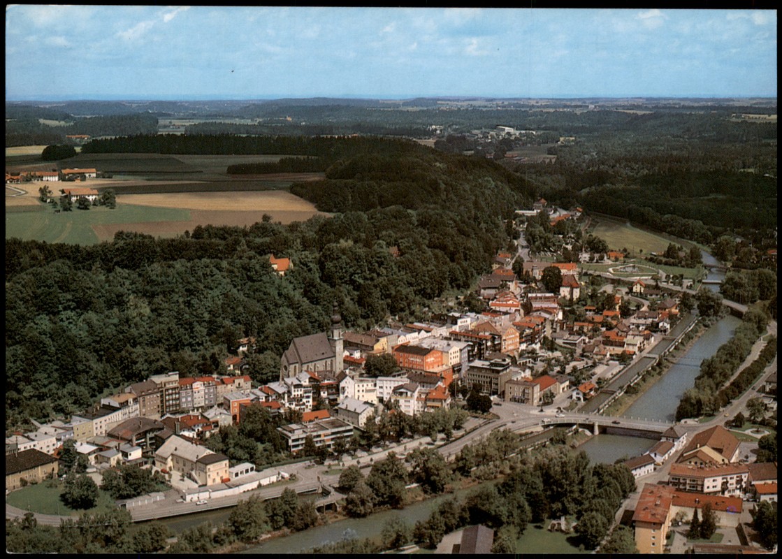 vergrößern: Bildseite historische Ansichtskarte von 1980: Luftbild Luftaufnahme Trostberg an der Alz:: Trostberg