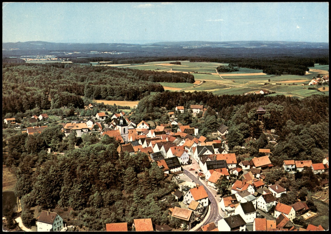 vergrößern: Bildseite historische Ansichtskarte von 1980: Panorama-Ansicht Luftaufnahme:: Betzenstein