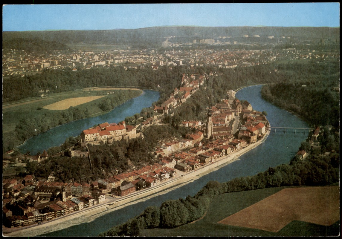 zoom: Image side vintage Postcard from 1977: Luftbild Luftaufnahme Totale v. Flugzeug aus:: Burghausen a.d.S.