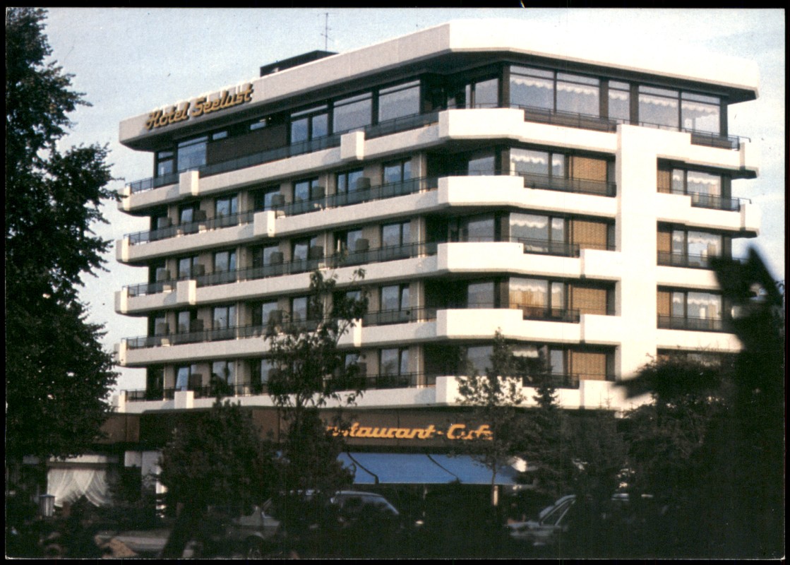 zoom: Image side vintage Postcard from 1980: Hotel Seelust mit Restaurant Café:: Duhnen-Cuxhaven
