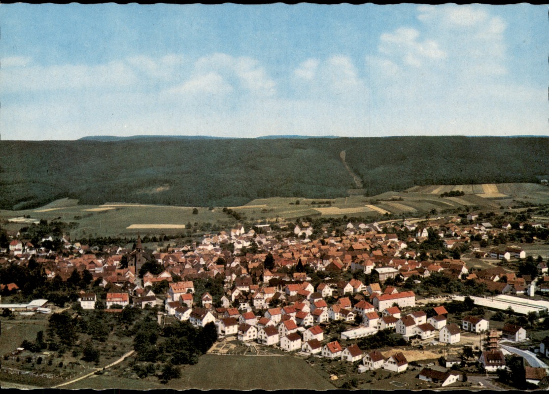 zoom: Image side vintage Postcard from 1965: Luftbild Luftaufnahme Totale v. Flugzeug aus:: Beerfelden (Odenwald)