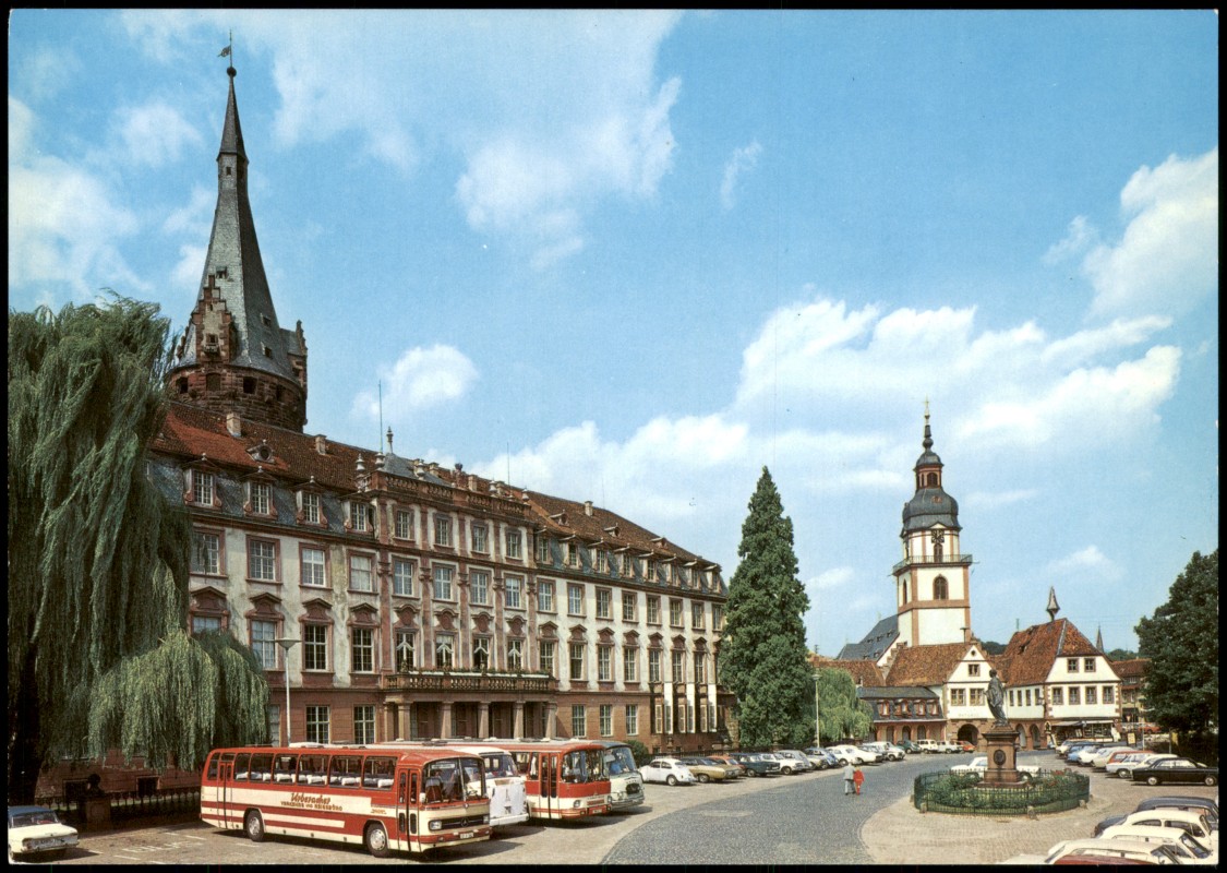 zoom: Image side vintage Postcard from 1975: Schloss, Bus Autos u.a. VW Käfer:: Erbach (Odenwald)