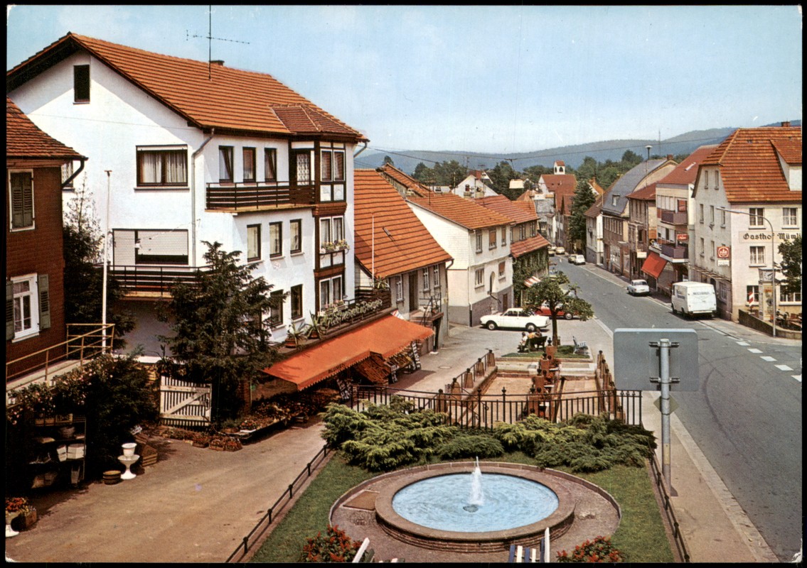 vergrößern: Bildseite historische Ansichtskarte von 1980: Ortsansicht, An der Mümlingquelle:: Beerfelden (Odenwald)