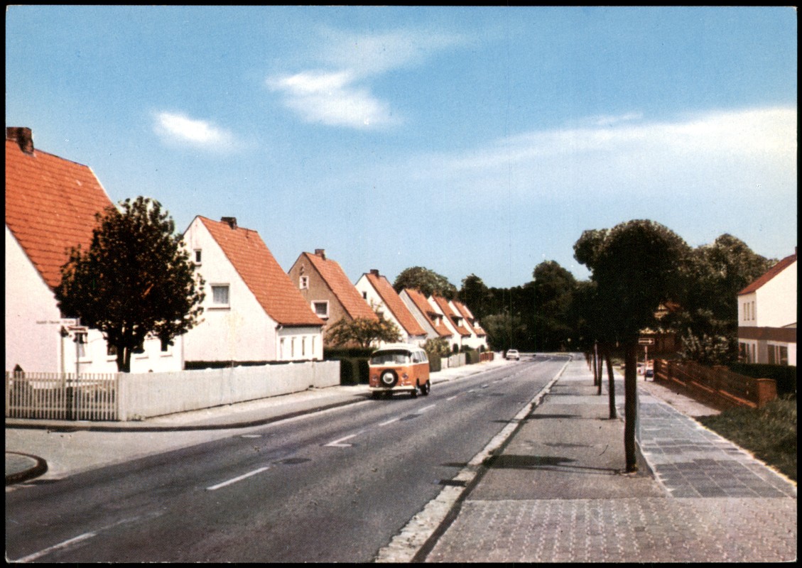zoom: Image side vintage Postcard from 1975: Cordingerstraße, VW Bulli T2:: Benefeld-Walsrode