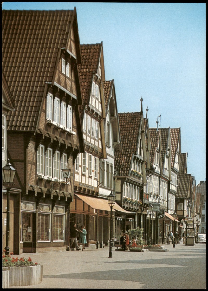 zoom: Image side vintage Postcard from 1995: Zöllnerstraße, Fachwerkhäuser:: Celle