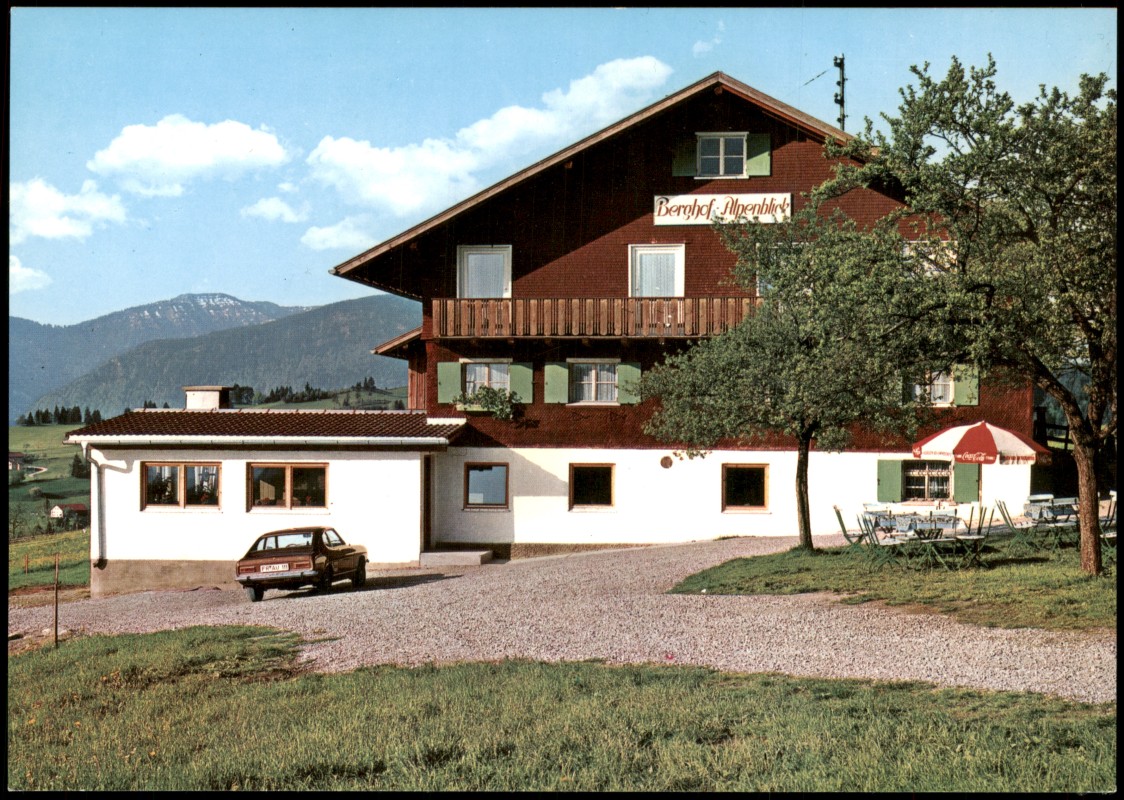 vergrößern: Bildseite historische Ansichtskarte von 1980: Berggasthof und Pension Alpenblick Stoffels b. Niedersonthofen:: Stoffels