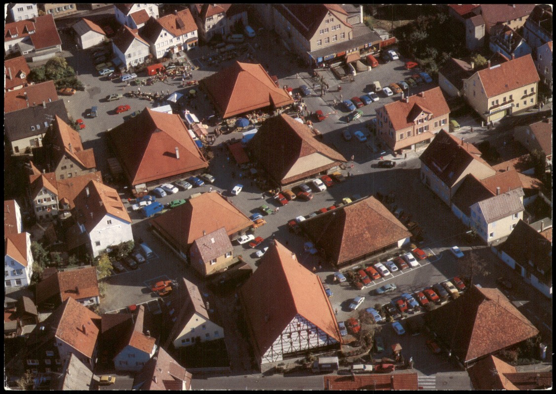 zoom: Image side vintage Postcard from 1980: Luftbild City-Bereich vom Flugzeug aus:: Metzingen