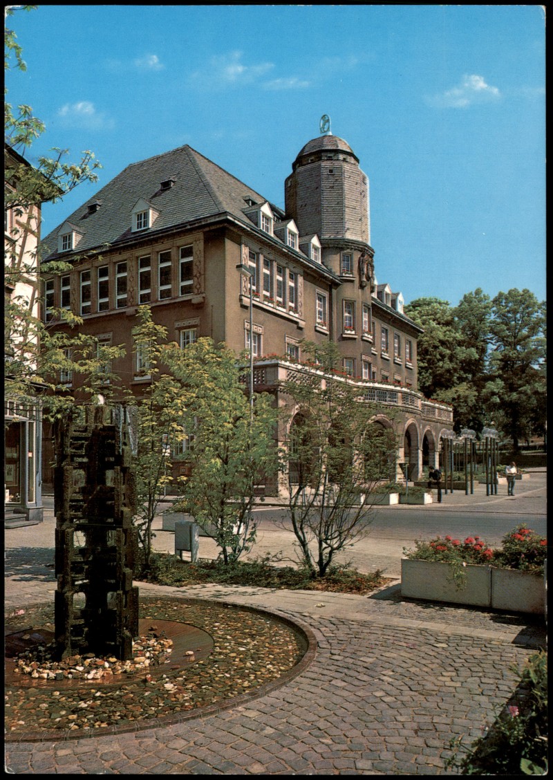 zoom: Image side vintage Postcard from 1972: Partie am Rathaus:: Menden (Sauerland)