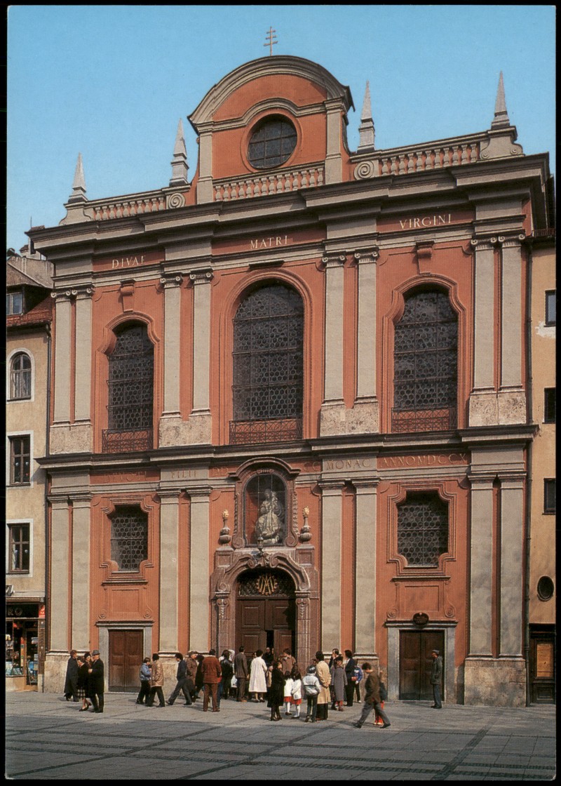 vergrößern: Bildseite historische Ansichtskarte von 1975: Bürgersaalkirche in der Fußgängerzone mit dem Grab des Seligen Pater Rupert Mayer SJ:: München