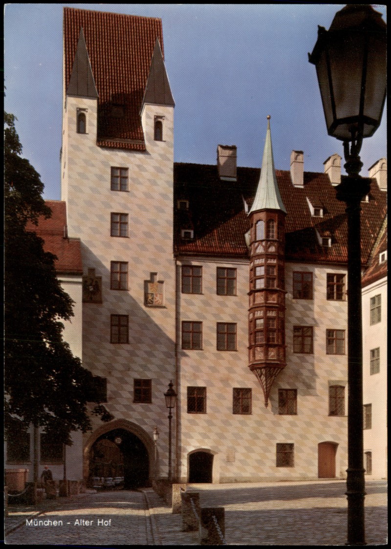 vergrößern: Bildseite historische Ansichtskarte von 1975: The old residence Alter Hof:: München