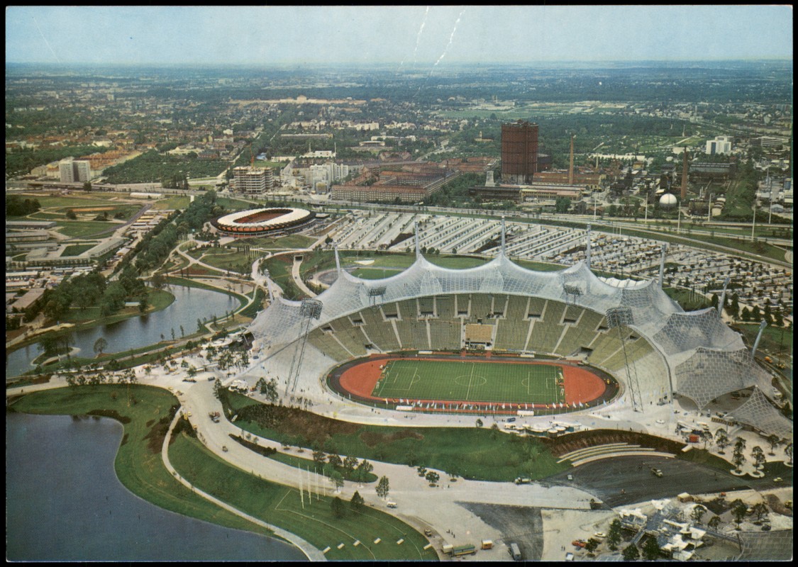 vergrößern: Bildseite historische Ansichtskarte von 1972: Olympia-Stadion Football Stadium Aerial View:: München