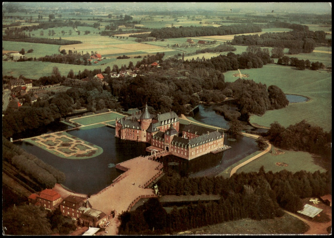 vergrößern: Bildseite historische Ansichtskarte von 1965: Wasserburg Anholt Luftbild:: Anholt