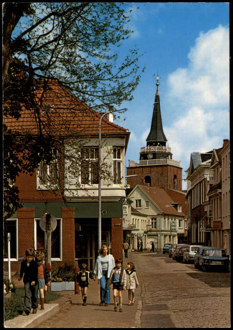 zoom: Image side vintage Postcard from 1980: Aurich, Burgstraße und Lambertikirche:: Aurich-Leer (Ostfriesland)