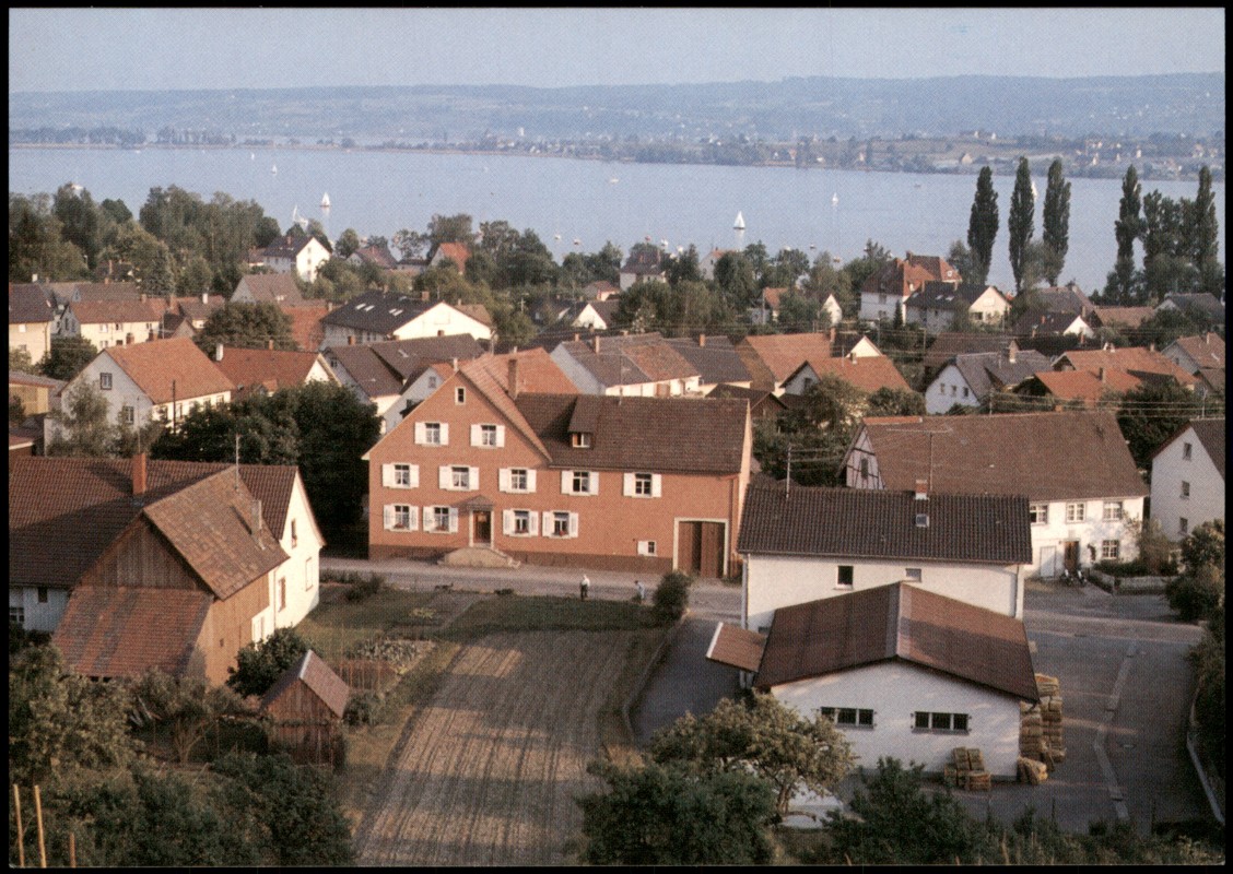 vergrößern: Bildseite historische Ansichtskarte von 1990: Panorama-Ansicht, Gasthof Eintracht Bes. Fam. Schiess-Seidl:: Allensbach