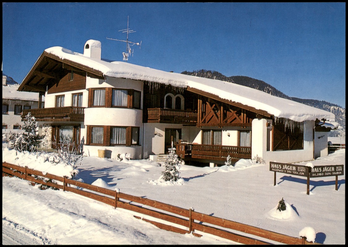 vergrößern: Bildseite historische Ansichtskarte von 1992: Gaststätten/ Hotels HAUS JÄGER Ruhpolding im Winter:: Ruhpolding