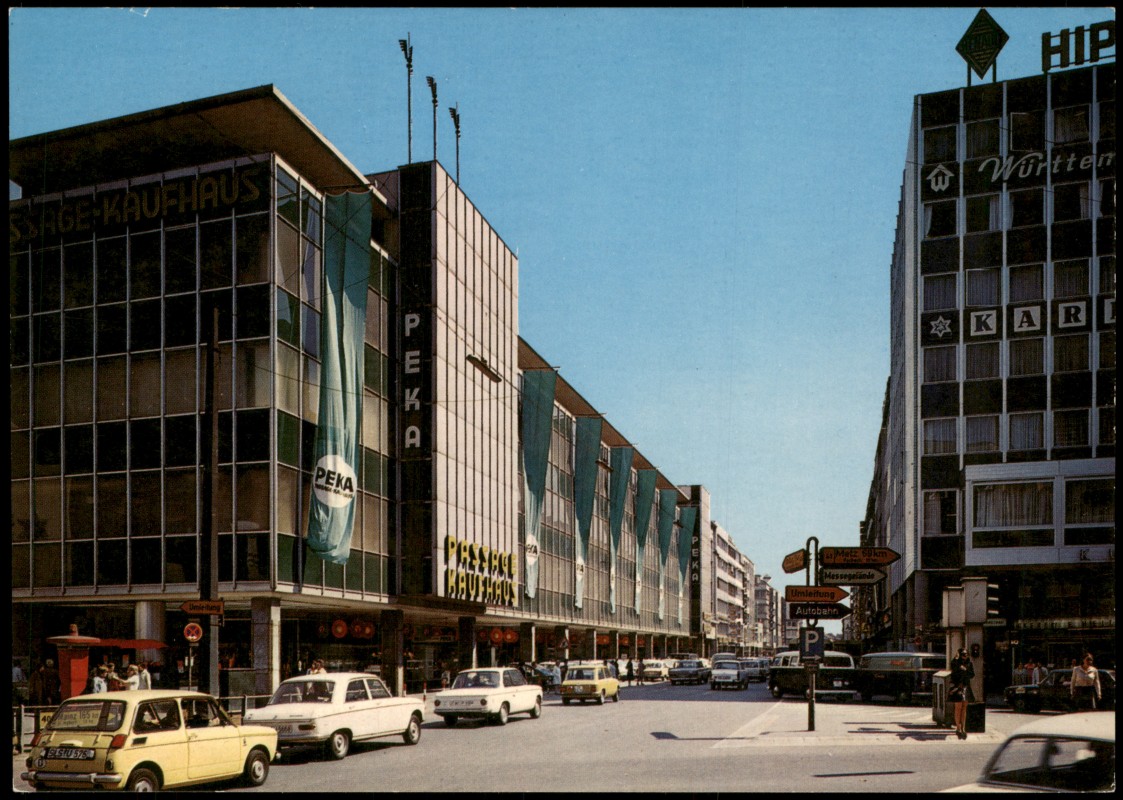 vergrößern: Bildseite historische Ansichtskarte von 1976: Bahnhofstraße, Geschäfte Autos:: Saarbrücken
