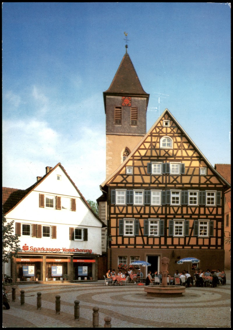 zoom: Image side vintage Postcard from 1980: Rathausplatz mit ev. Kirche, Sparkassen-Versicherung:: Rudersberg