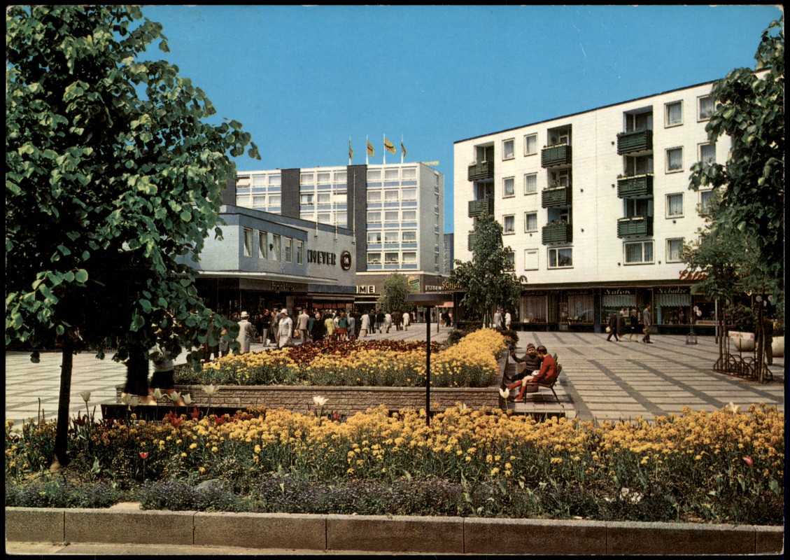 zoom: Image side vintage Postcard from 1973: Stadtteilansicht, Blumentriften:: Lebenstedt-Salzgitter