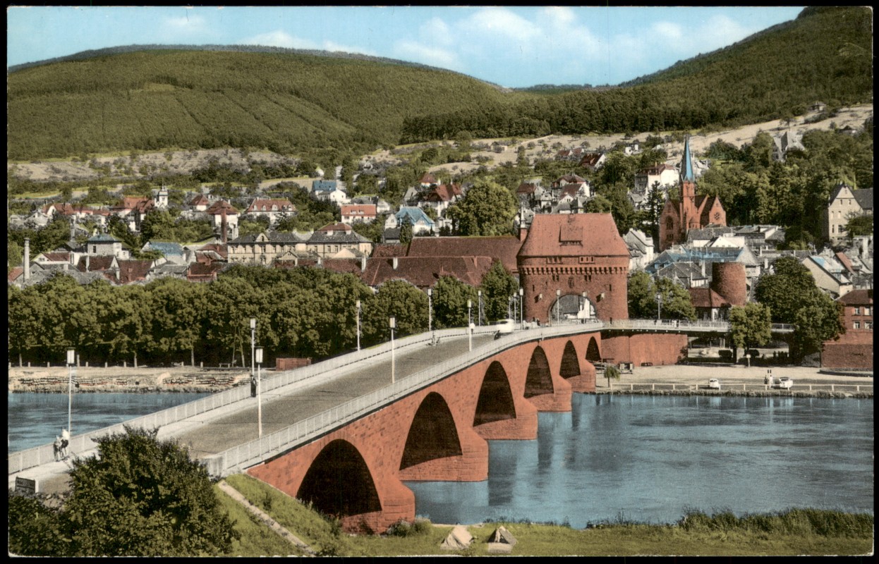 zoom: Image side vintage Postcard from 1966: Stadtteilansicht Partie an der Main-Brücke:: Miltenberg (Main)