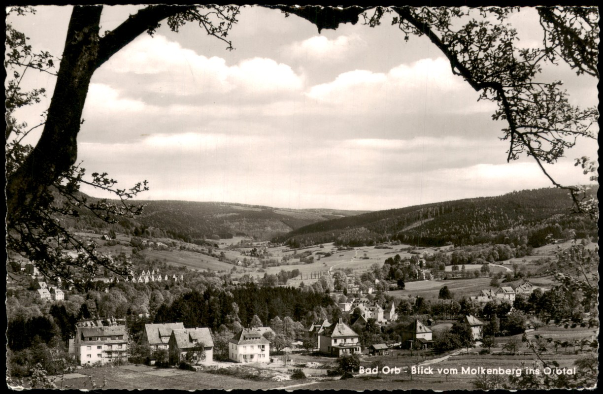 vergrößern: Bildseite historische Ansichtskarte von 1957: Panorama-Ansicht Blick vom Molkenberg ins Orbtal:: Bad Orb