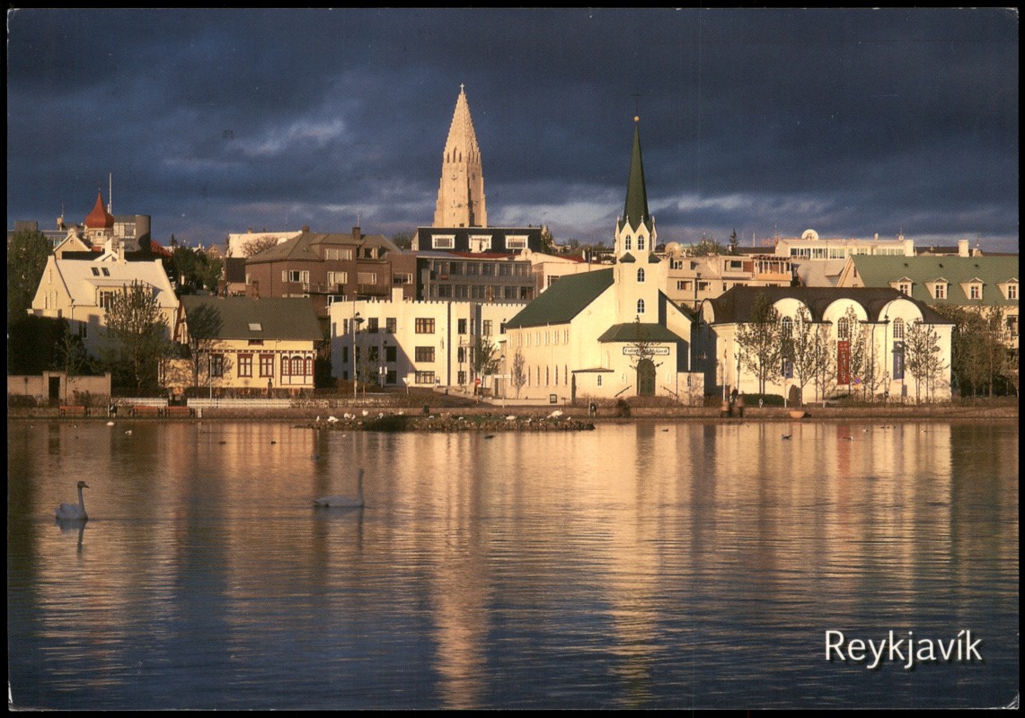 zoom: Image side vintage Postcard from 2010: Stadtteilansicht:: Reykjavík