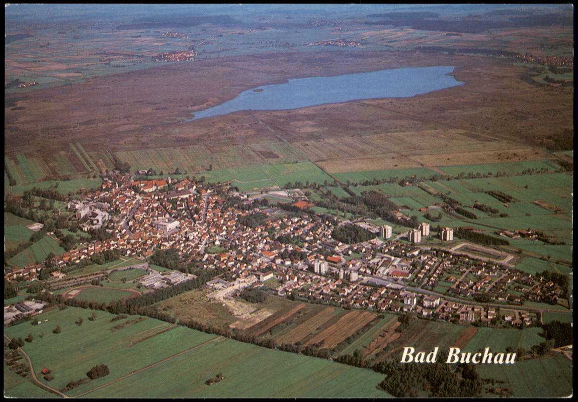vergrößern: Bildseite historische Ansichtskarte von 1970: Luftbild Gesamtansicht vom Flugzeug aus großer Höhe:: Bad Buchau