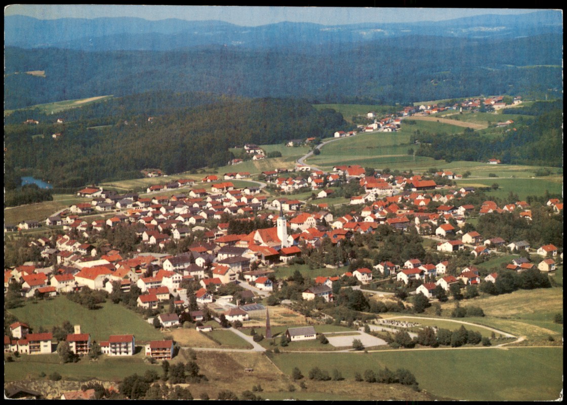 vergrößern: Bildseite historische Ansichtskarte von 1985: Eging am See vom Flugzeug aus, Luftaufnahme:: Eging